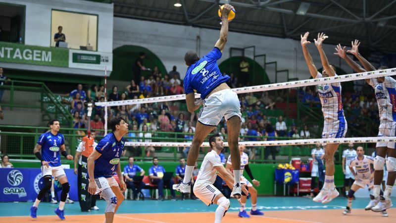 Com ingressos esgotados, Sada Cruzeiro recebe Campinas em 'decisão' pela Superliga