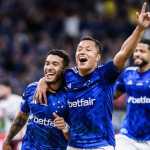 Com brilho de William, Cruzeiro bate Fluminense e entra no G6 do Brasileiro
