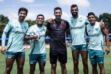 Técnico do Pouso Alegre, ex-volante Henrique reencontrou amigos do Cruzeiro