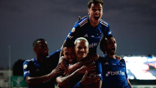 A não ser nos primeiros minutos, quando pressionou mais e chegou ao primeiro gol, o Atlético acabou sendo um time mais desarrumado e sem...