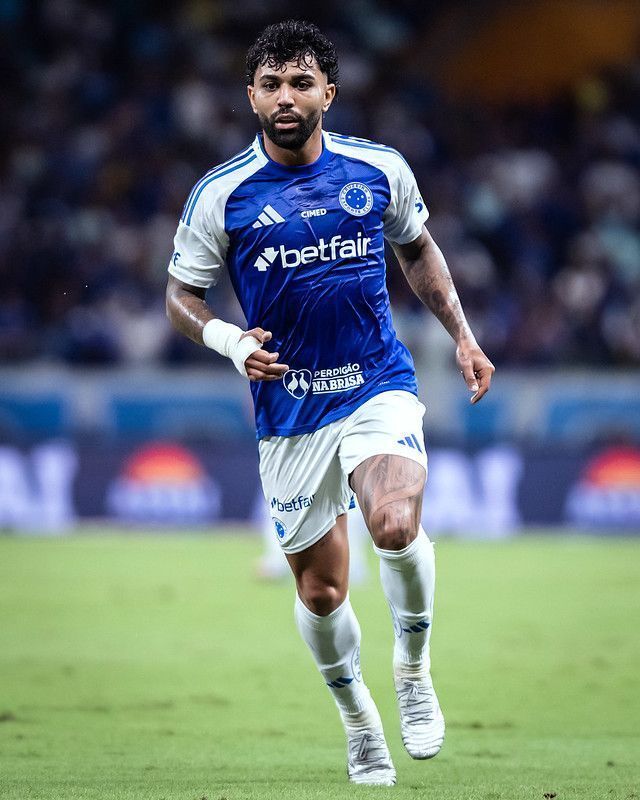 Gabigol em ação pelo Cruzeiro contra o Vila Nova, em jogo válido pela Copa do Brasil