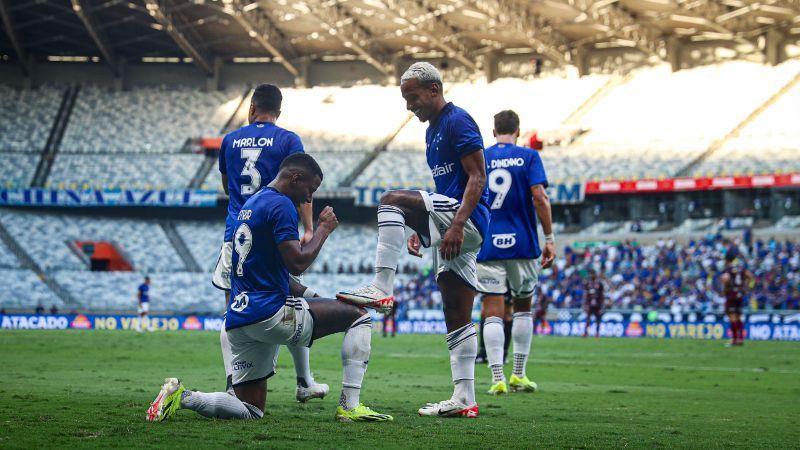 Matheus Pereira distribui assistências, e Cruzeiro goleia Patrocinense no Mineirão