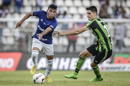 A não ser nos primeiros minutos, quando pressionou mais e chegou ao primeiro gol, o Atlético acabou sendo um time mais desarrumado e sem...