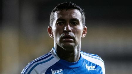 A não ser nos primeiros minutos, quando pressionou mais e chegou ao primeiro gol, o Atlético acabou sendo um time mais desarrumado e sem...