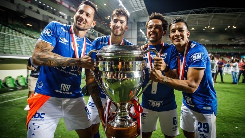 Cruzeiro leva vantagem contra o Atlético em finais do Mineiro no século