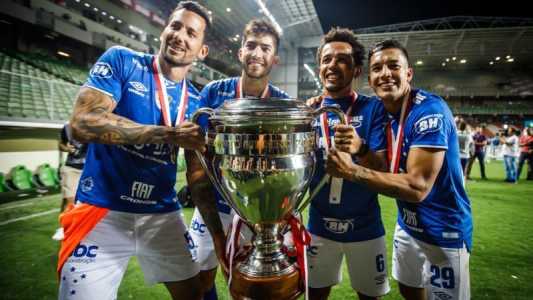 A não ser nos primeiros minutos, quando pressionou mais e chegou ao primeiro gol, o Atlético acabou sendo um time mais desarrumado e sem...