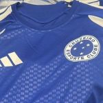 Cruzeiro prepara lançamento de nova camisa de treino, que tem imagem vazada; veja