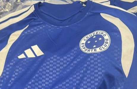 Uniforme de treino do Cruzeiro para 2026 em foto vazada nas redes sociais
