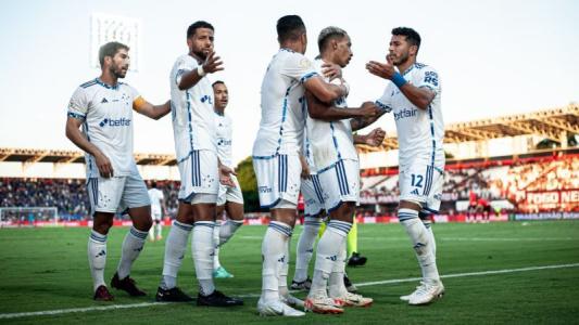 A não ser nos primeiros minutos, quando pressionou mais e chegou ao primeiro gol, o Atlético acabou sendo um time mais desarrumado e sem...
