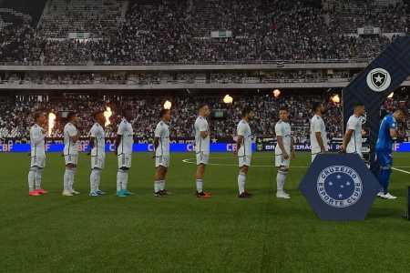 A não ser nos primeiros minutos, quando pressionou mais e chegou ao primeiro gol, o Atlético acabou sendo um time mais desarrumado e sem...