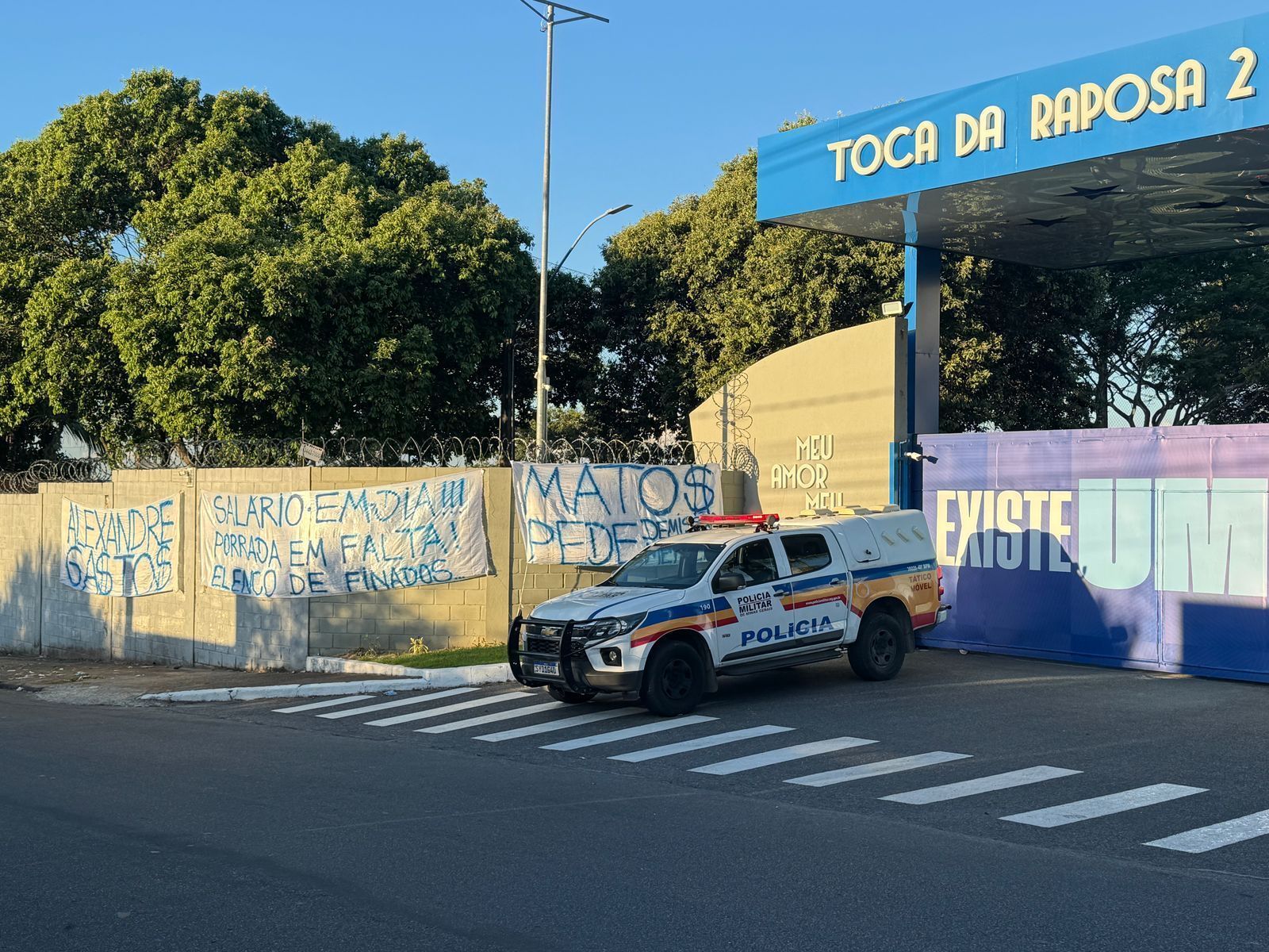 Líderes de organizadas do Cruzeiro se reúnem com Mattos e jogadores e fazem cobrança