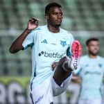 Jovem do Cruzeiro comemora após ser relacionado pela primeira vez no profissional