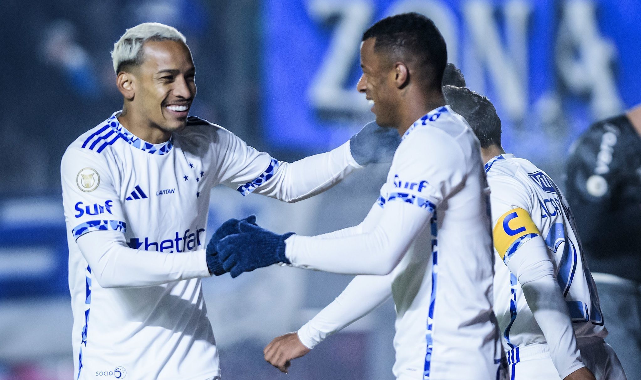 Letal, Cruzeiro vence, afunda o Grêmio e entra no G6 do Brasileiro