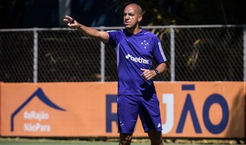 A não ser nos primeiros minutos, quando pressionou mais e chegou ao primeiro gol, o Atlético acabou sendo um time mais desarrumado e sem...