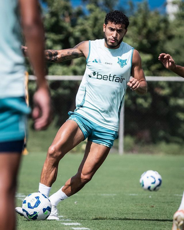 William se recupera de lesão e pode reforçar Cruzeiro na Copa do Brasil