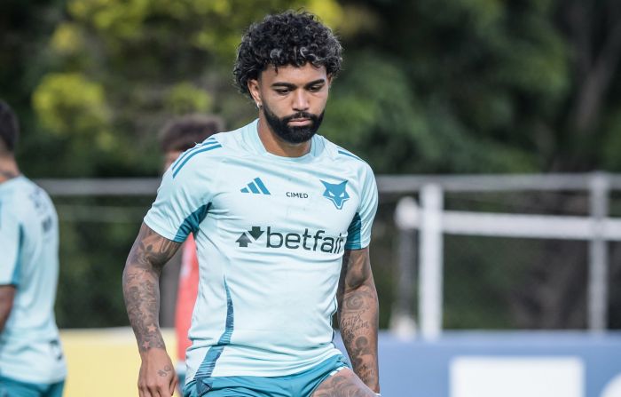 Gabigol, atacante do Cruzeiro, foi expulso contra o Atlético após acertar cotovelada em Lyanco