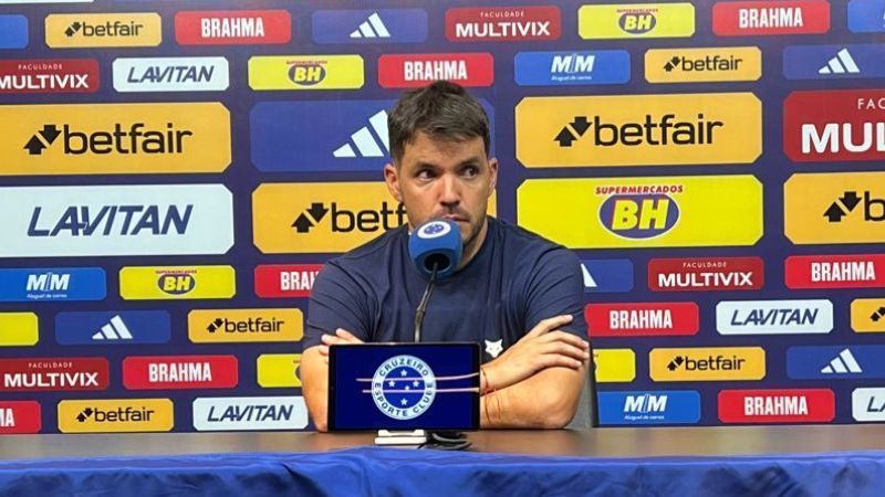 Pressionado no Cruzeiro, Larcamón tenta 'juntar cacos' para espantar críticas