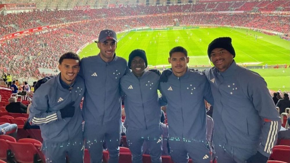 'Crias da Toca' assistem a jogo entre Cruzeiro e Inter no Beira-Rio