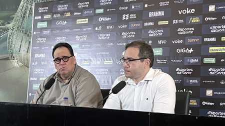 Haroldo Martins, CEO do Ceará, e Ernando Uchôa, vice-presidente do Ceará, durante pronunciamento