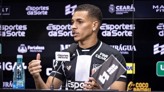 Rodriguinho durante coletiva de apresentação no Ceará