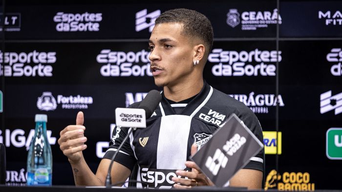 Rodriguinho durante coletiva de apresentação no Ceará