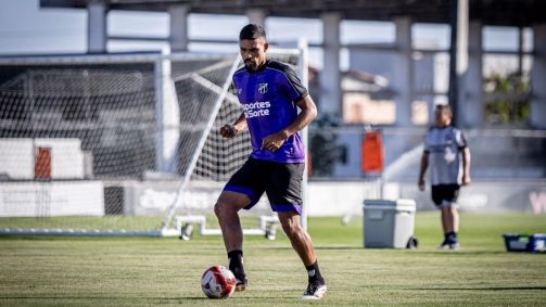 Zagueiro Ronald Carvalho durante treino do Ceará
