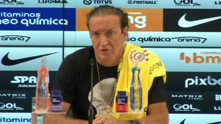 Cuca comunicou oficialmente sua saída do Corinthians