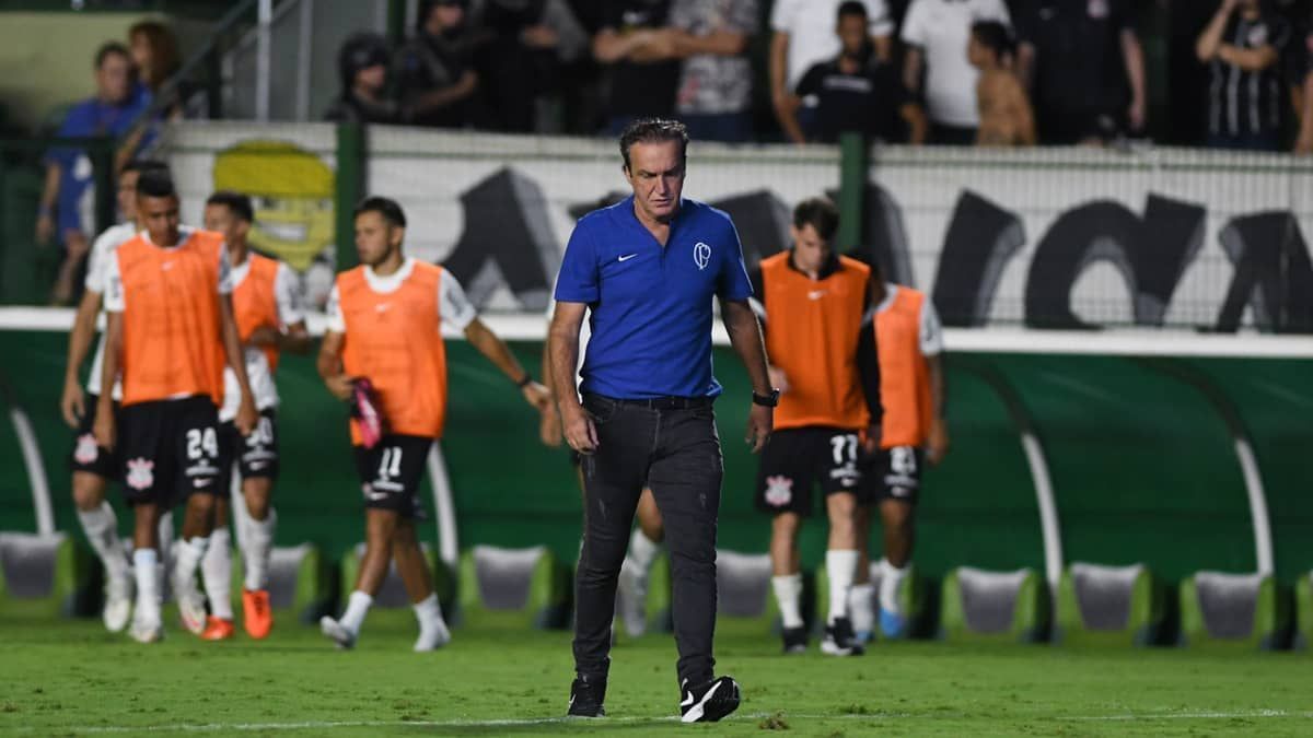 Cuca estreia no Corinthians com derrota para o Goiás no Brasileirão