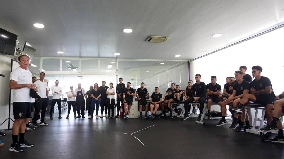 Saiba como os jogadores do Corinthians reagiram à saída de Cuca