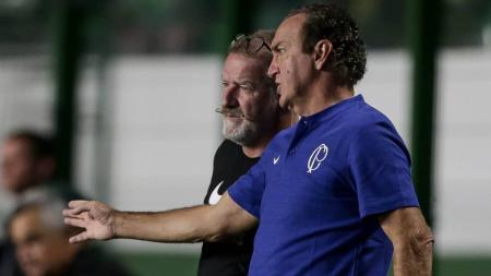 Cuca negou ter pedido demissão no Corinthians