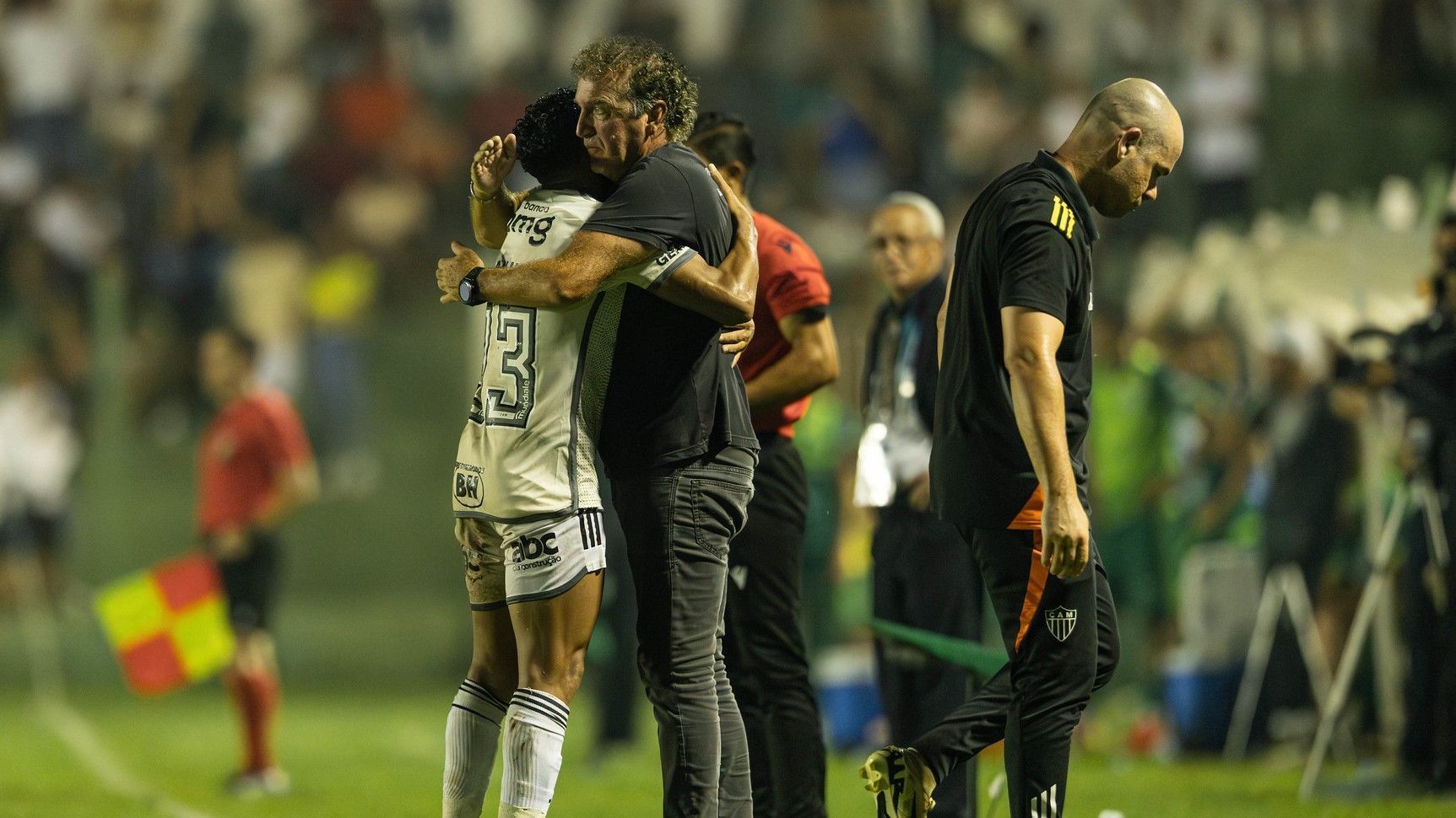 Cuca exalta classificação do Atlético e explica estratégia com Hulk no banco