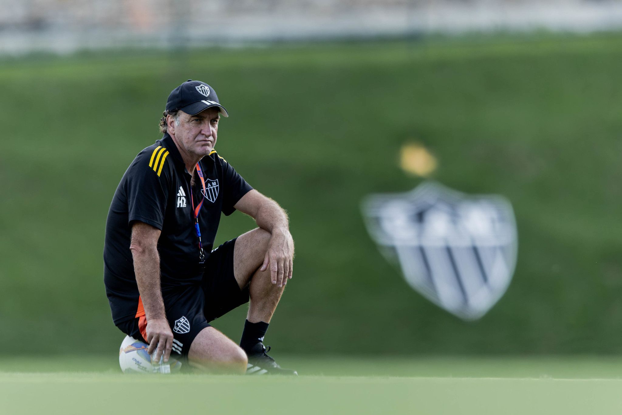 Atacante do Atlético vai a campo em treino e evolui em tratamento de lesão