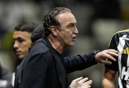 Cuca durante jogo do Atlético na temporada 2025