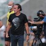 Torcida do Athletico contesta acerto com Cuca e lembra campanha do clube contra violência sexual