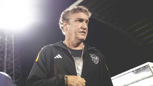 Cuca durante Atlético Bucaramanga 0 x 1 Atlético, pela ida dos playoffs da Copa Sul-Americana 2025