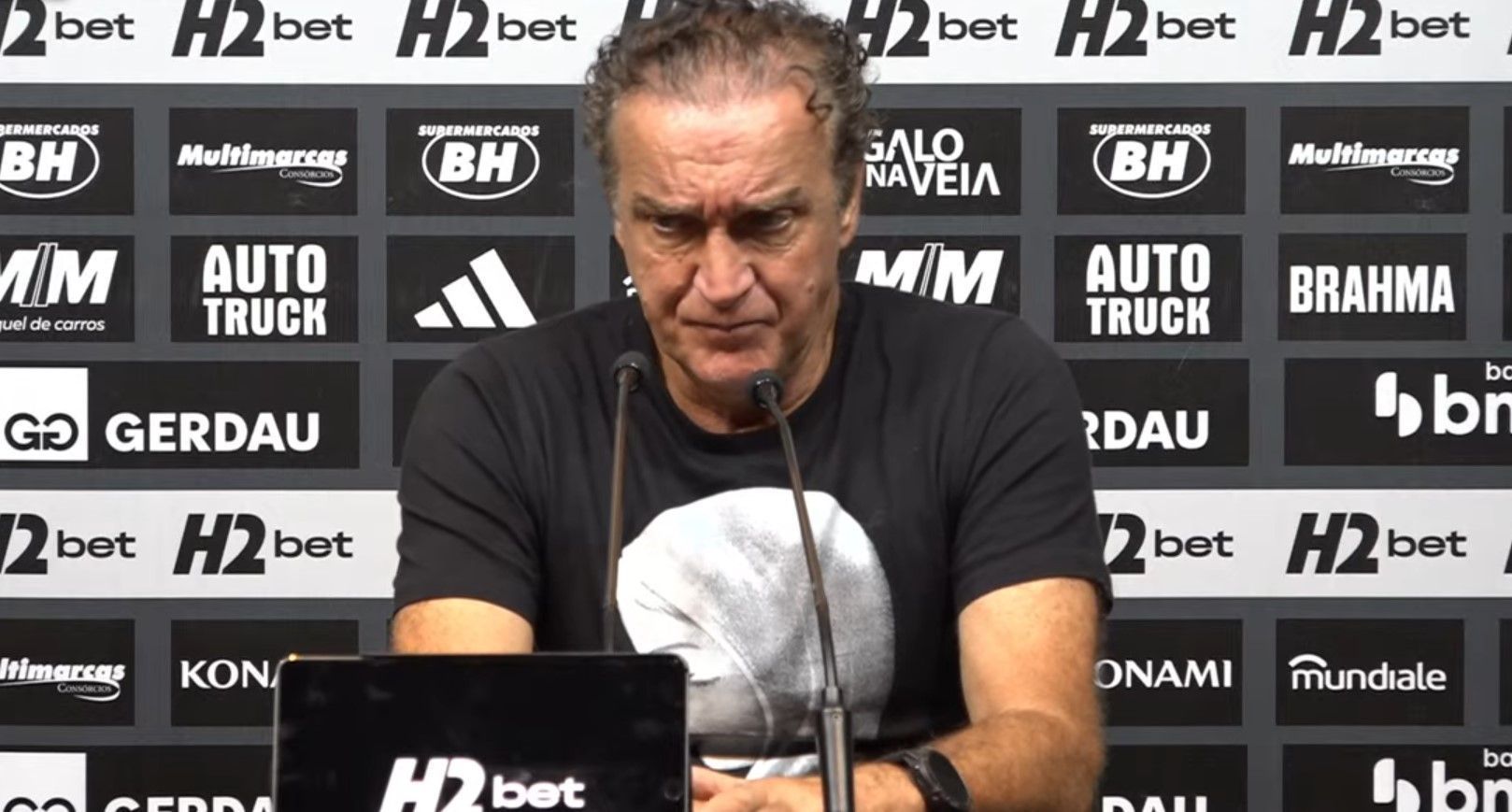 Cuca faz cobrança ao time do Atlético e admite 'peças que estão abaixo'
