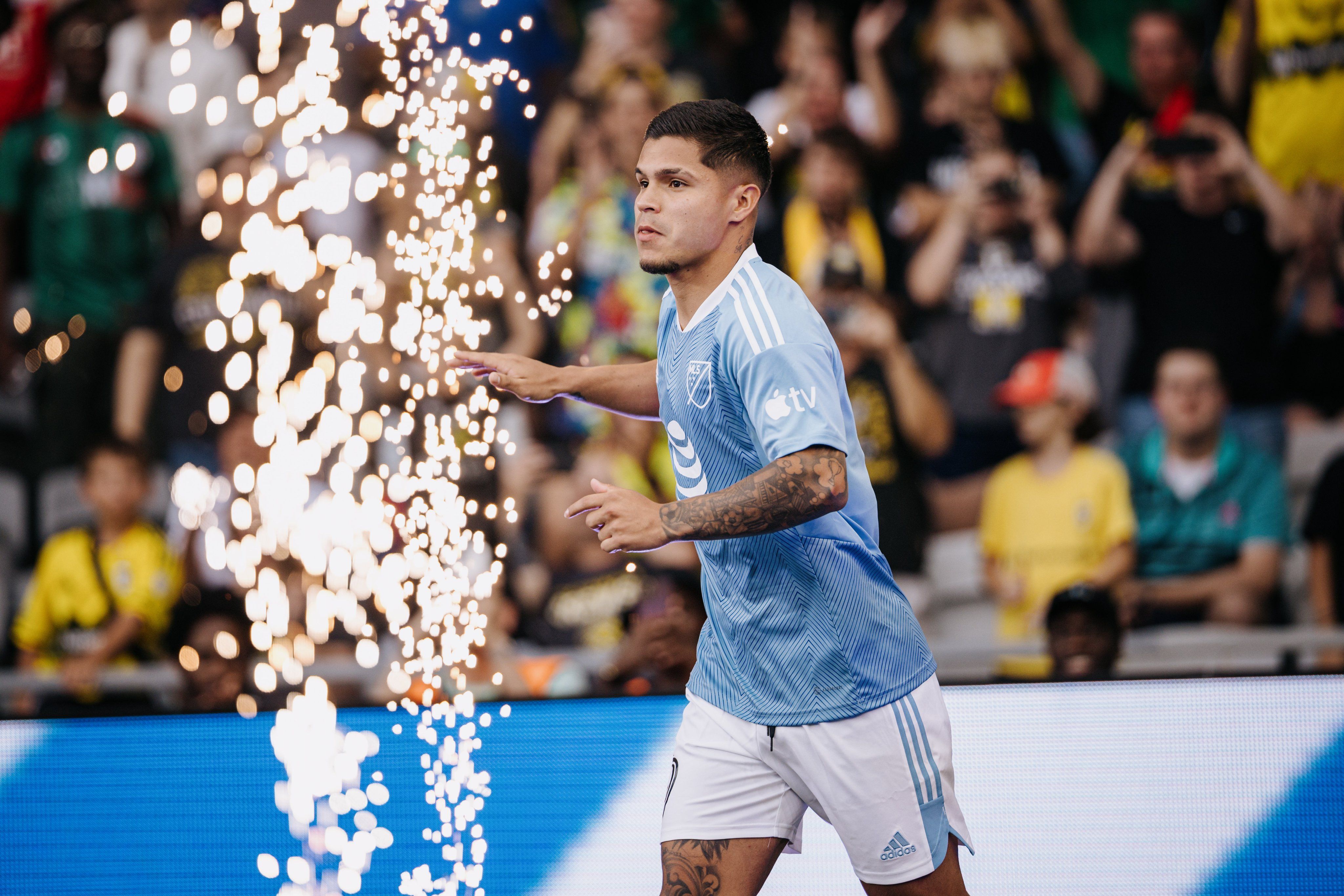 Botafogo faz oferta por atacante Cucho Hernández, destaque da MLS