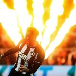 Cuesta celebra primeiro gol no Campeonato Brasileiro