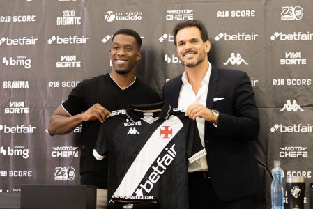 Cuesta foi apresentado oficialmente como novo reforço do Vasco