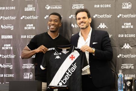 Cuesta foi apresentado oficialmente como novo reforço do Vasco