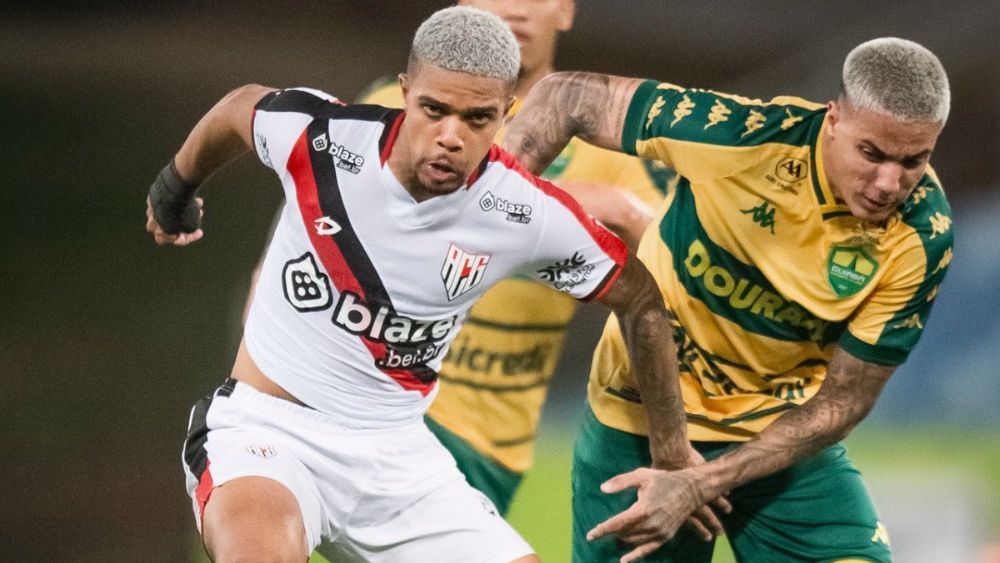Nos acréscimos, Atlético-GO busca empate com o Cuiabá pela Série B