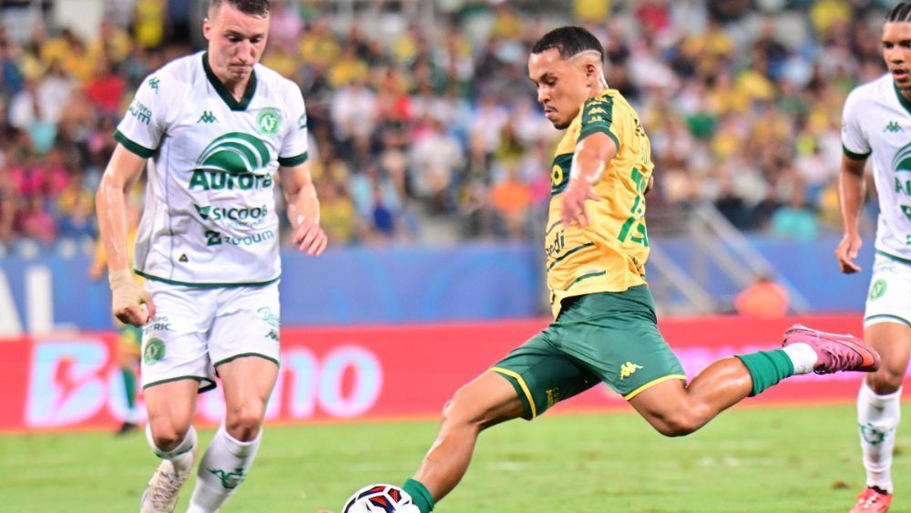 Cuiabá vence Chapecoense em 'queda livre' e embola briga pelo G4 na Série B