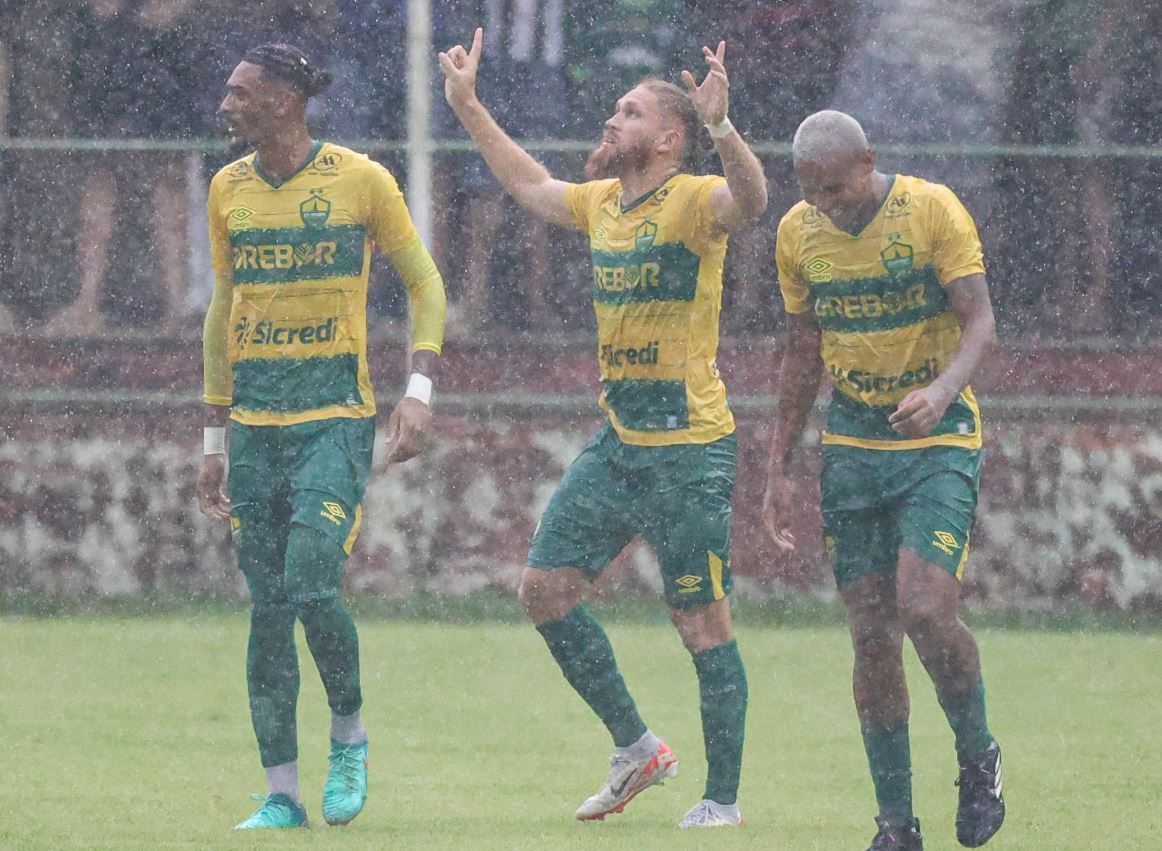 Em péssimo gramado, Cuiabá goleia Real Noroeste e avança na Copa do Brasil