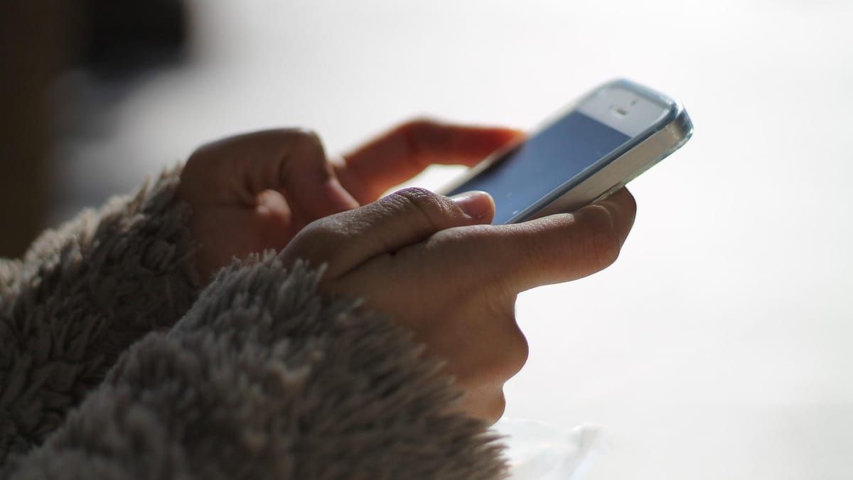 Sogra enviou 'nudes' da nora de 14 anos para a mãe da vítima, diz delegado