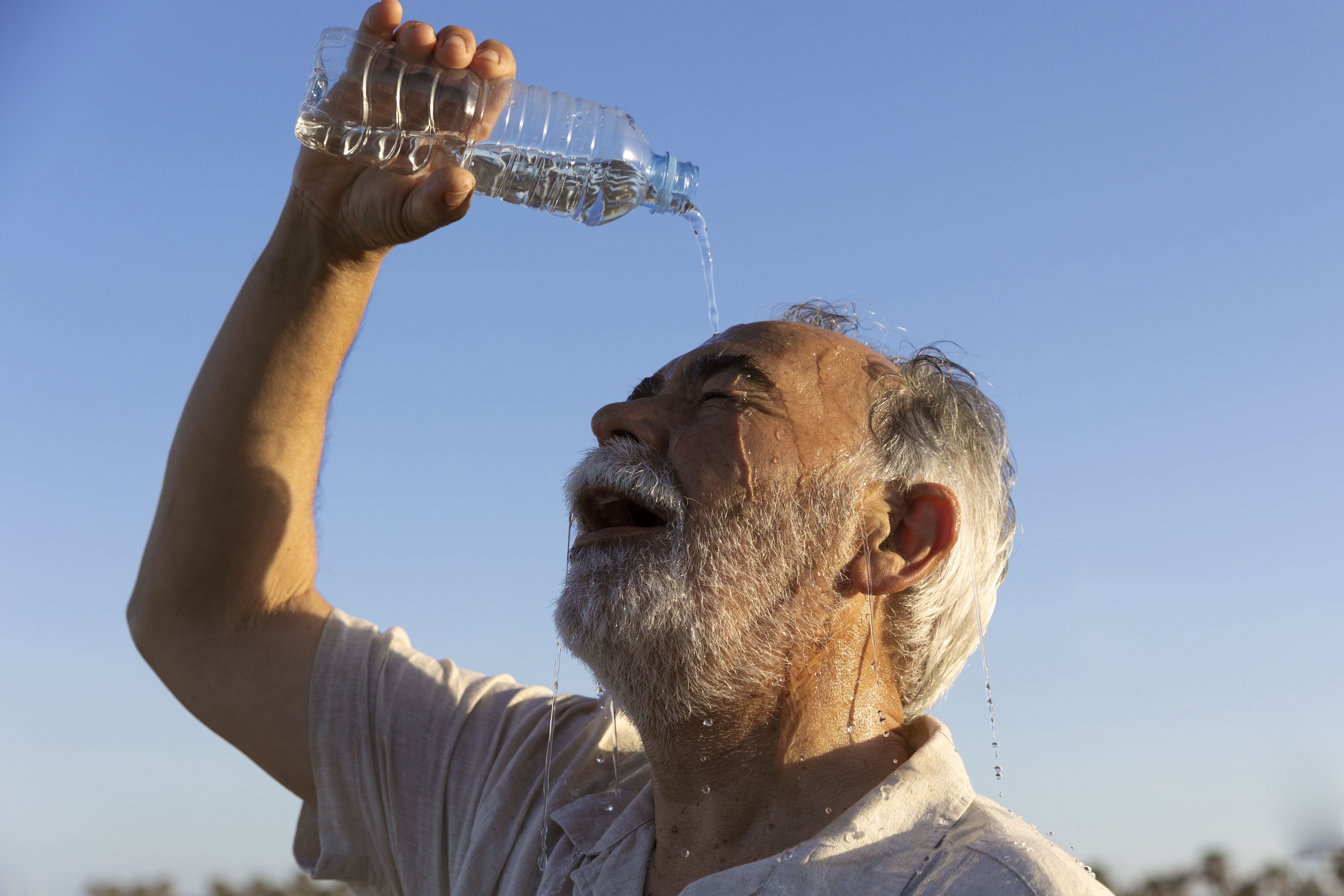 Calor e tempo seco: especialistas explicam como se hidratar e proteger a pele