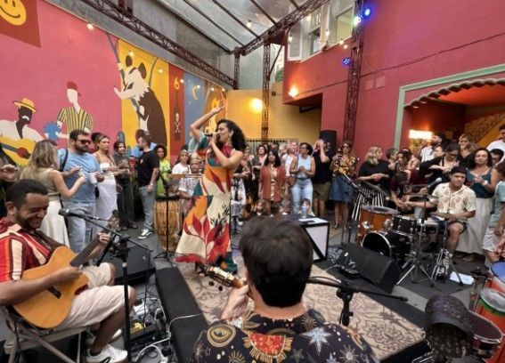 Samba Solidário com Aline Calixto terá programação para adultos e crianças em BH