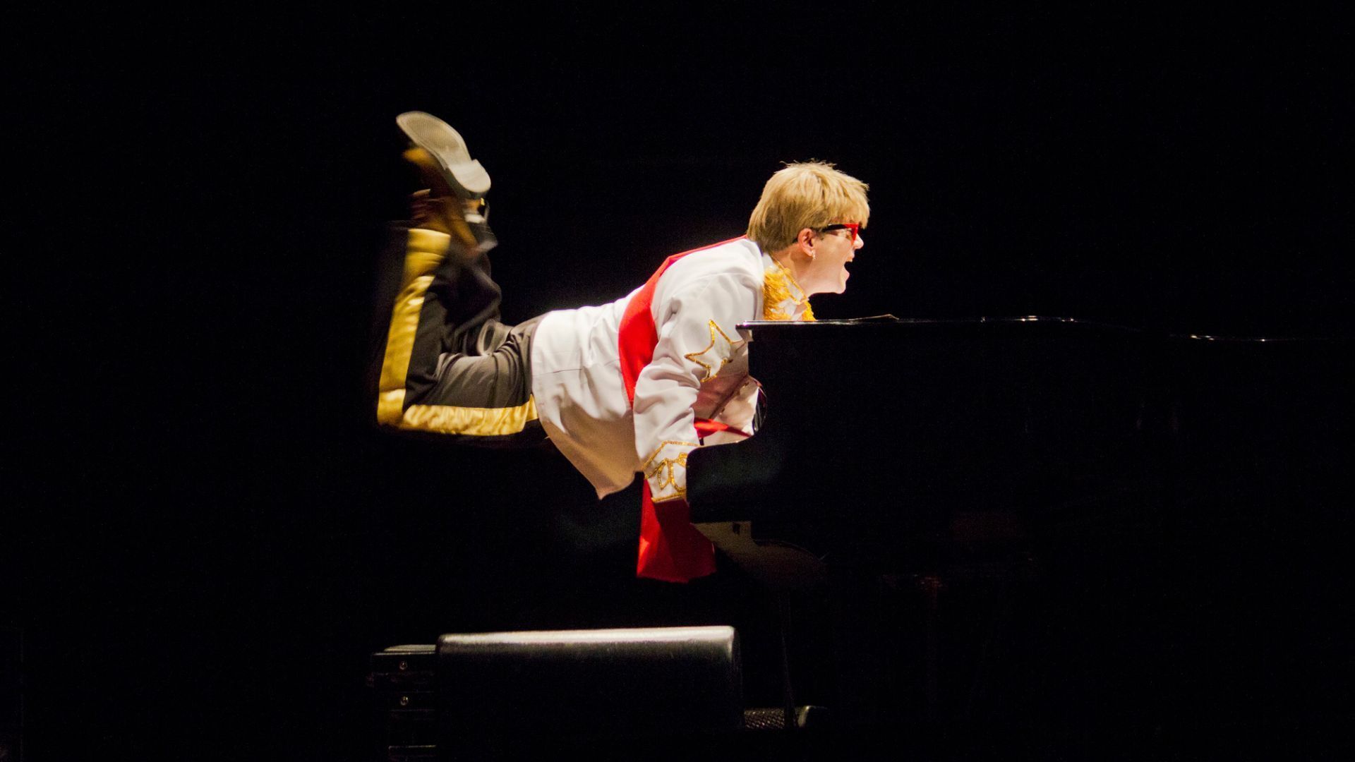 Show tributo a Elton John chega a Belo Horizonte; veja data, local e onde comprar ingressos