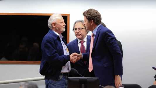 Cúpula da CPI do MST cancela reunião final para votar relatório de Salles e pede nova prorrogação a Lira.