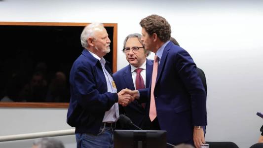 Cúpula da CPI do MST cancela reunião final para votar relatório de Salles e pede nova prorrogação a Lira.