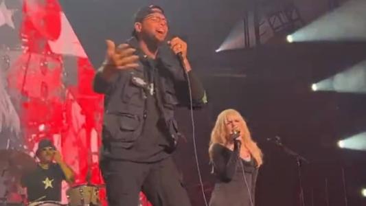 Curry cantou 'Misery Business' ao lado de Hayley Williams, do Paramore